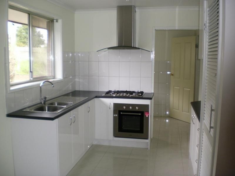 27 Kernott Crescent, Noble Park North VIC 3174