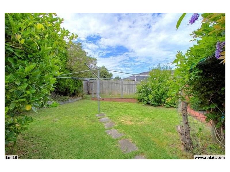27 Kernott Crescent, Noble Park North VIC 3174