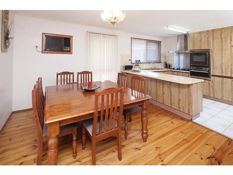 3 Peebles Street, Endeavour Hills VIC 3802