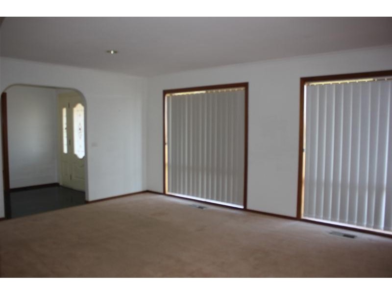 10 Showjump Crescent, Endeavour Hills VIC 3802