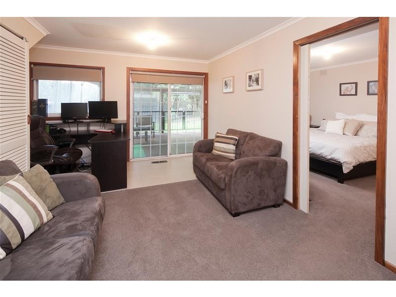 44 Meadow Wood Walk, Narre Warren VIC 3805