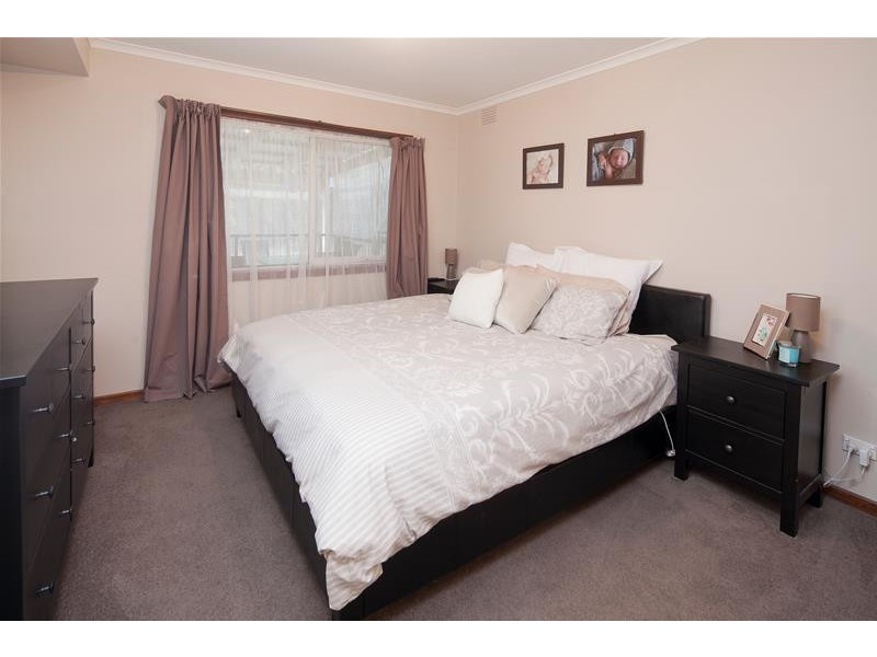 44 Meadow Wood Walk, Narre Warren VIC 3805