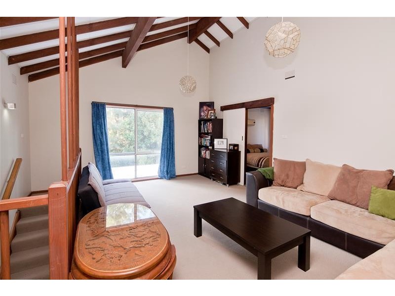 44 Meadow Wood Walk, Narre Warren VIC 3805