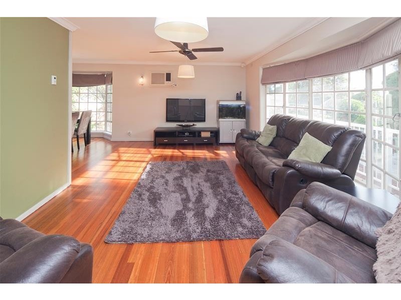 44 Meadow Wood Walk, Narre Warren VIC 3805