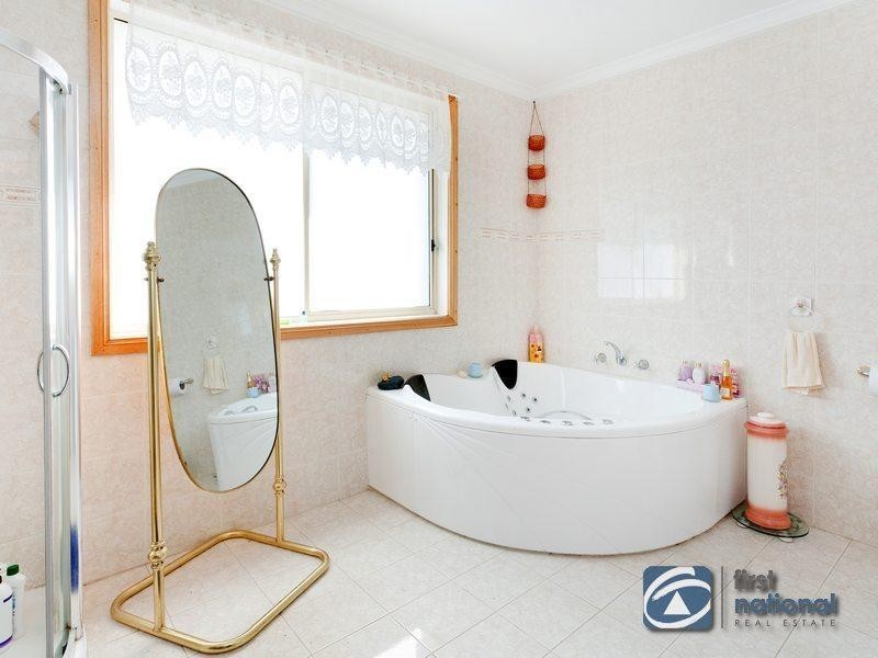 5 Jeanette Court, Mulgrave VIC 3170