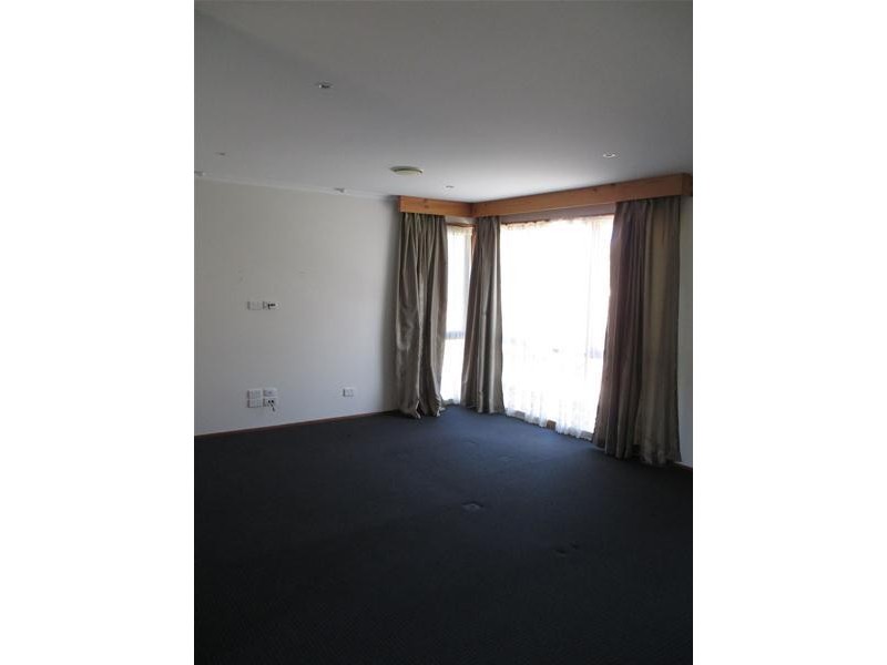 12 Eildon Road, Endeavour Hills VIC 3802