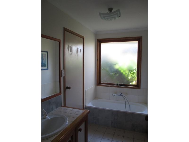 12 Eildon Road, Endeavour Hills VIC 3802