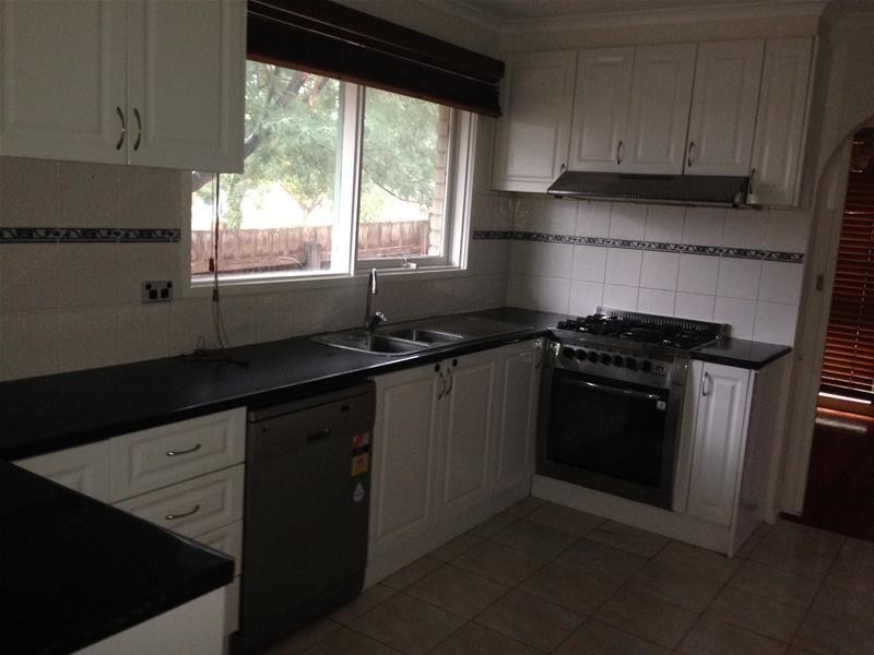 33 Lotus Crescent, Mulgrave VIC 3170