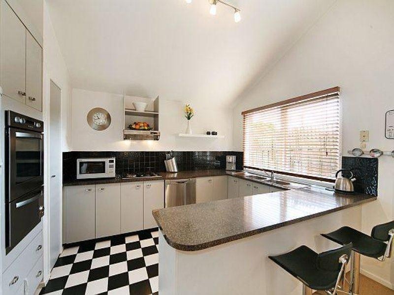 15 Saltair Street, Hampton East VIC 3188