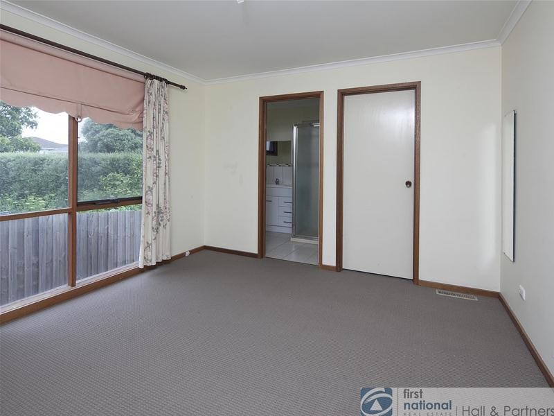 322 James Cook Drive, Endeavour Hills VIC 3802