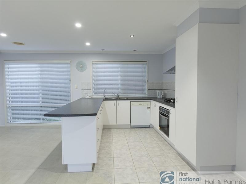 2 Edgewood Close, Narre Warren South VIC 3805