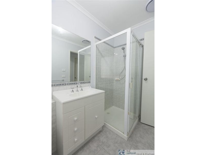 2 Edgewood Close, Narre Warren South VIC 3805