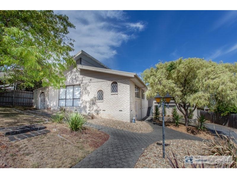 28 Daniel Solander Drive, Endeavour Hills VIC 3802