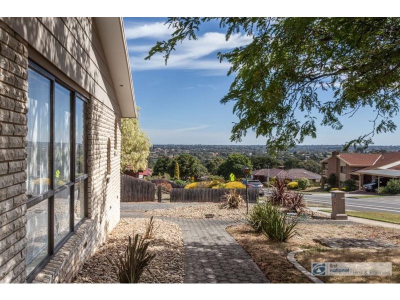 28 Daniel Solander Drive, Endeavour Hills VIC 3802