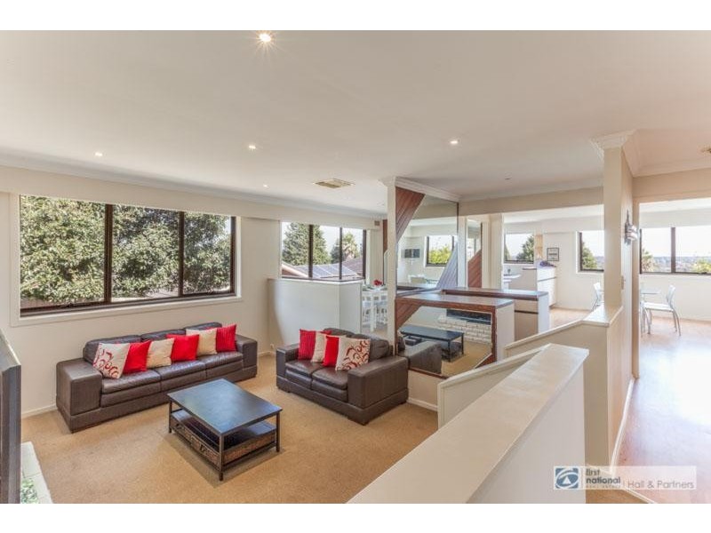 28 Daniel Solander Drive, Endeavour Hills VIC 3802