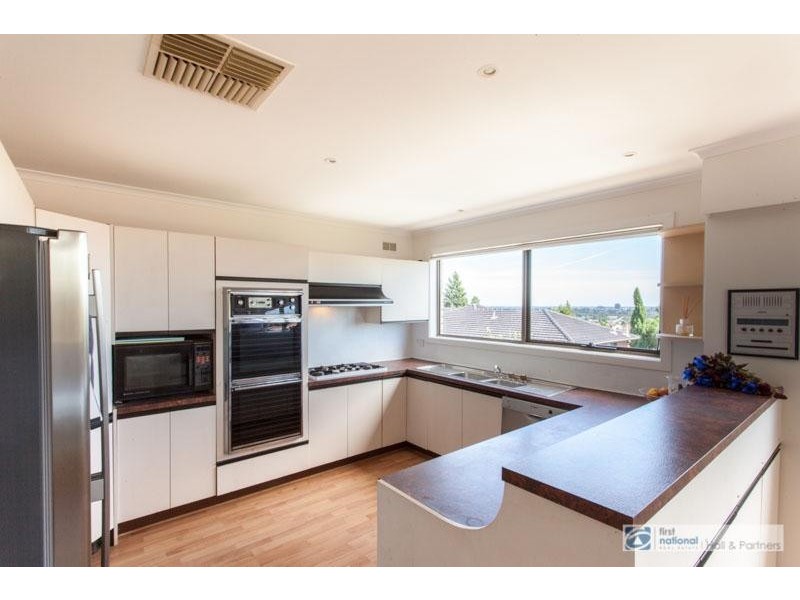 28 Daniel Solander Drive, Endeavour Hills VIC 3802