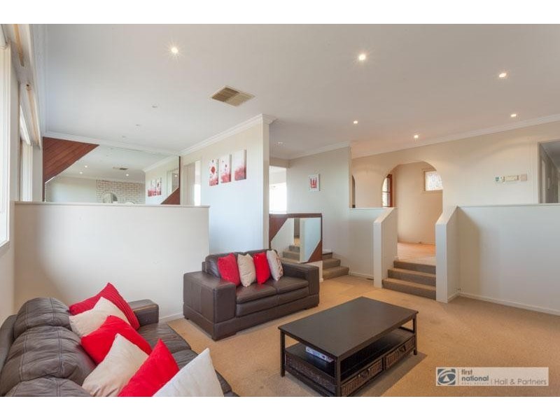 28 Daniel Solander Drive, Endeavour Hills VIC 3802