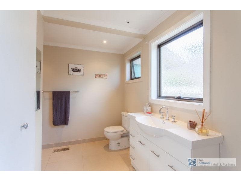 28 Daniel Solander Drive, Endeavour Hills VIC 3802