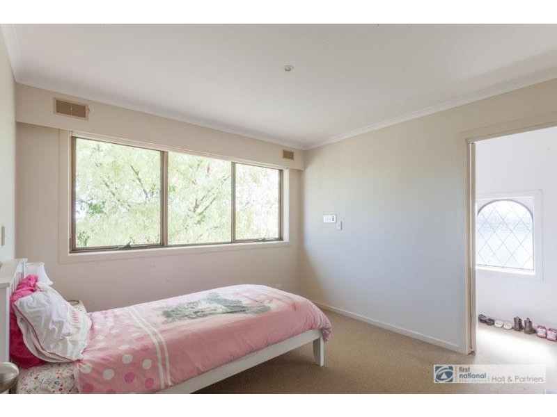 28 Daniel Solander Drive, Endeavour Hills VIC 3802