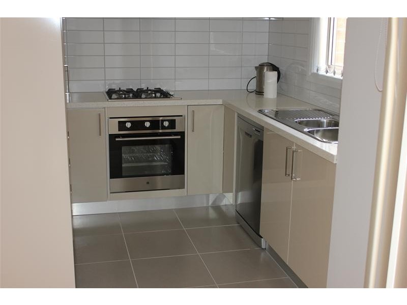 2/7-11 Kanooka Grove, Doveton VIC 3177