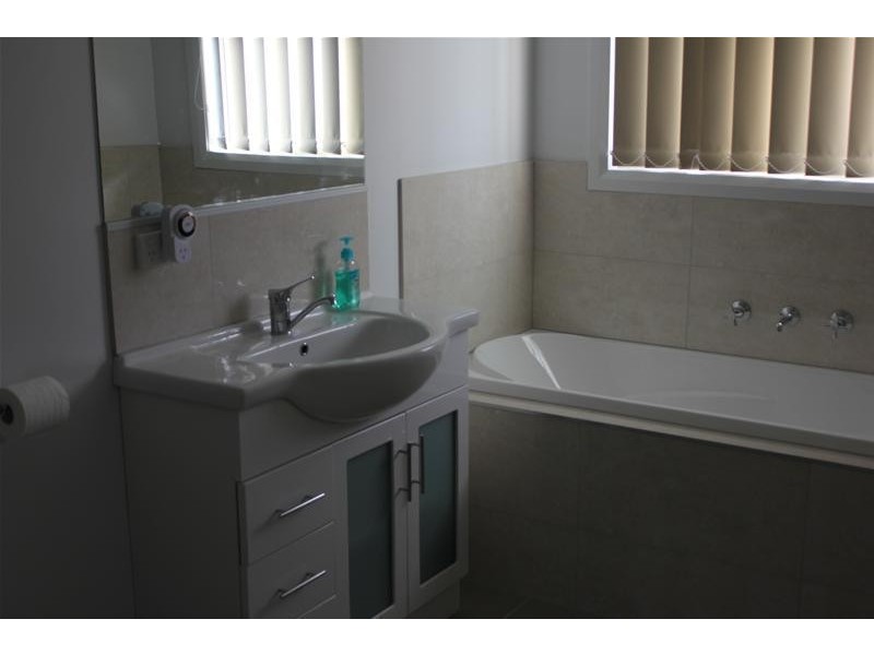 2/7-11 Kanooka Grove, Doveton VIC 3177