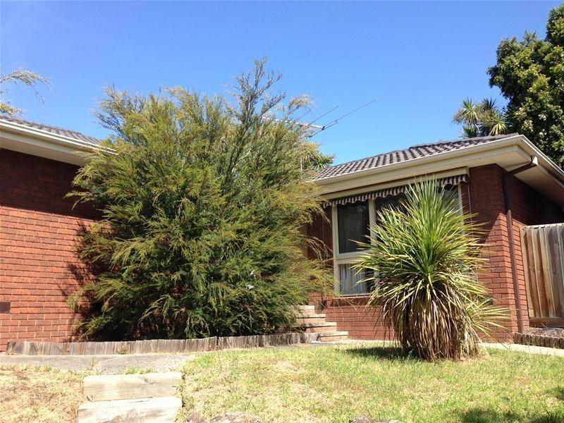 11 Calrossie Close, Endeavour Hills VIC 3802