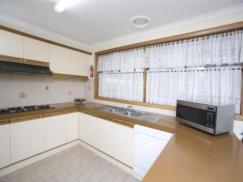 16 Livonia Place, Dandenong North VIC 3175