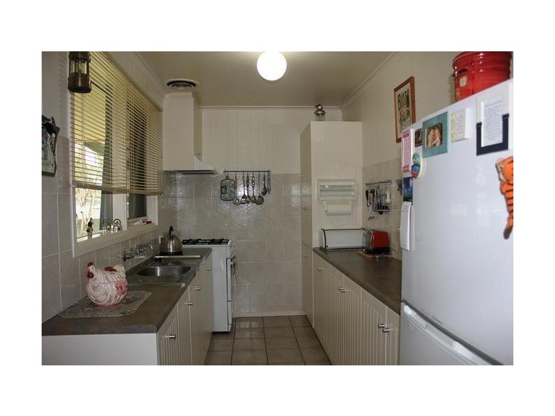 18 Heatherton Road, Endeavour Hills VIC 3802