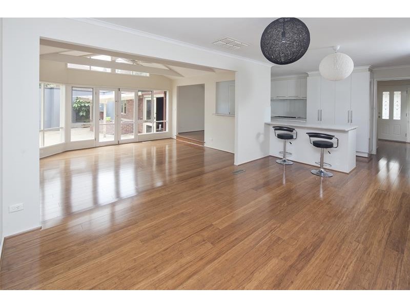 12 Dampier Court, Endeavour Hills VIC 3802