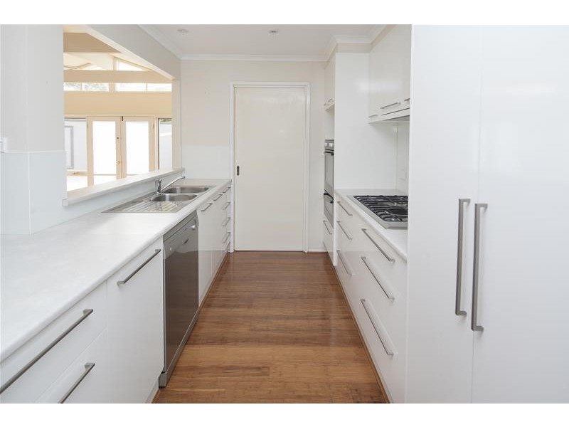 12 Dampier Court, Endeavour Hills VIC 3802