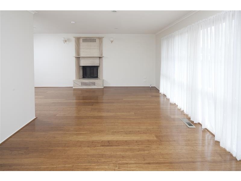 12 Dampier Court, Endeavour Hills VIC 3802