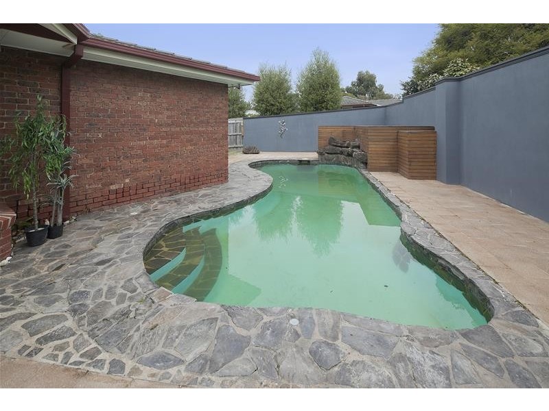 12 Dampier Court, Endeavour Hills VIC 3802