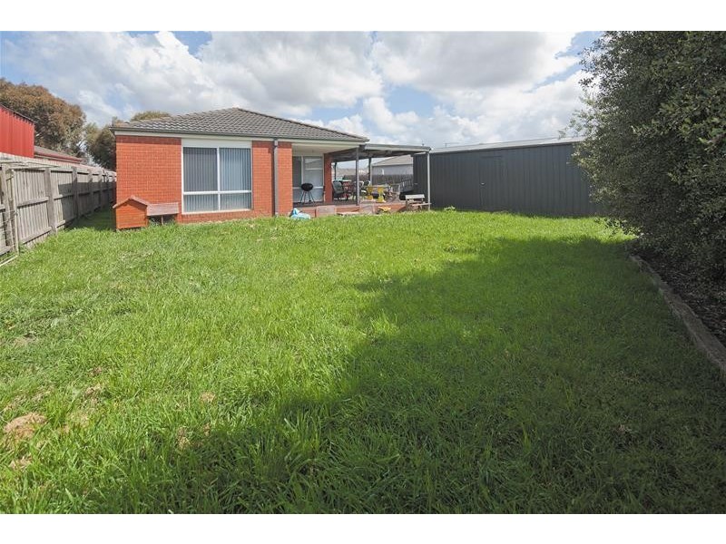 22 Linda Drive, Cranbourne West VIC 3977