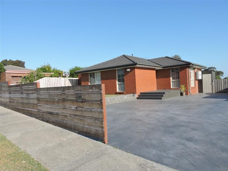 24 Rossiter Avenue, Endeavour Hills VIC 3802