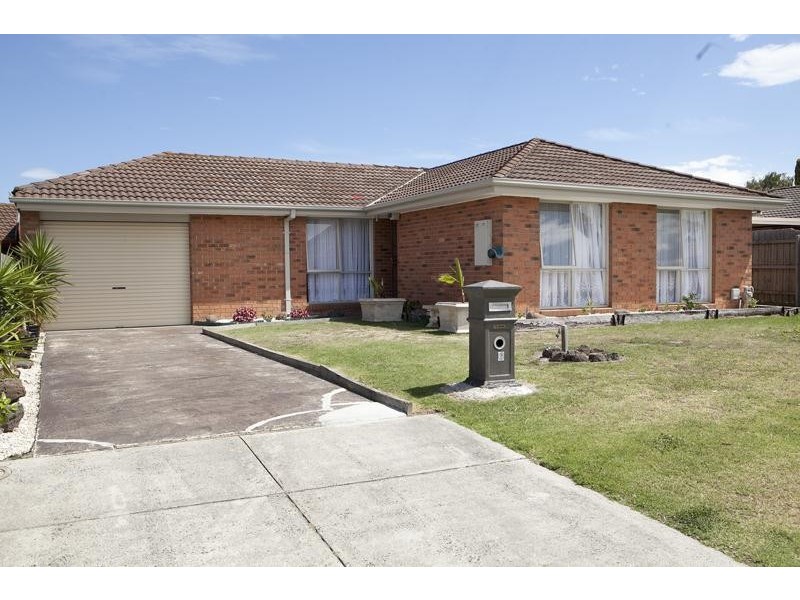 6 Hoop Pine Court, Cranbourne North VIC 3977