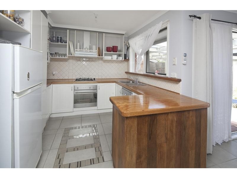 6 Hoop Pine Court, Cranbourne North VIC 3977