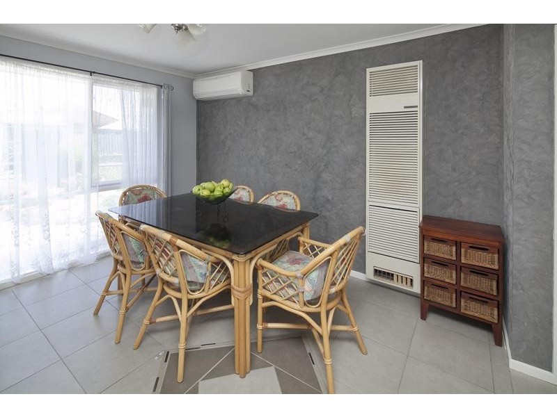 6 Hoop Pine Court, Cranbourne North VIC 3977