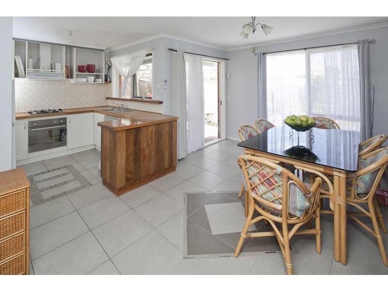 6 Hoop Pine Court, Cranbourne North VIC 3977