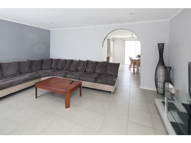 6 Hoop Pine Court, Cranbourne North VIC 3977