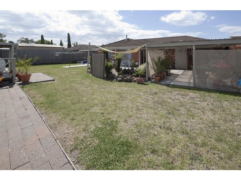 6 Hoop Pine Court, Cranbourne North VIC 3977