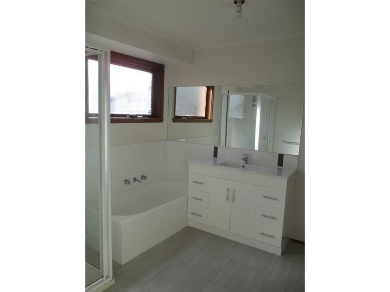 10 Clydebank Avenue, Endeavour Hills VIC 3802