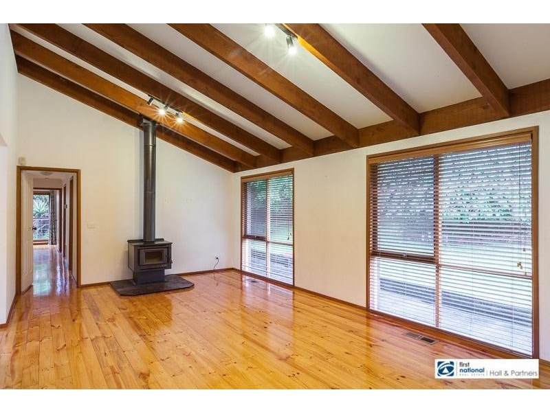 16 Mahon Avenue, Beaconsfield VIC 3807