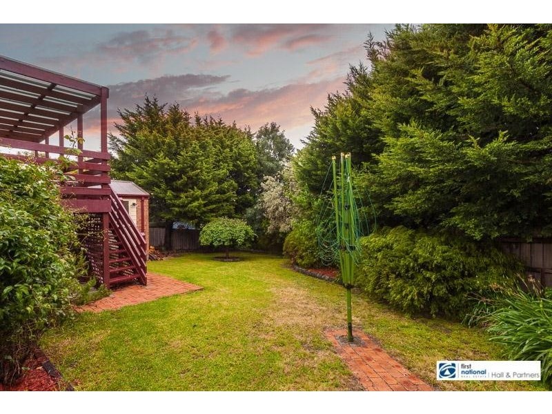 16 Mahon Avenue, Beaconsfield VIC 3807