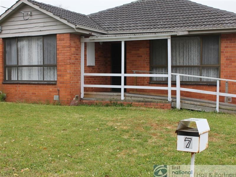 7 Waratah Drive, Dandenong North VIC 3175