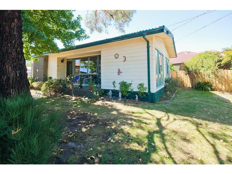 15 Pinewood Avenue, Dandenong North VIC 3175