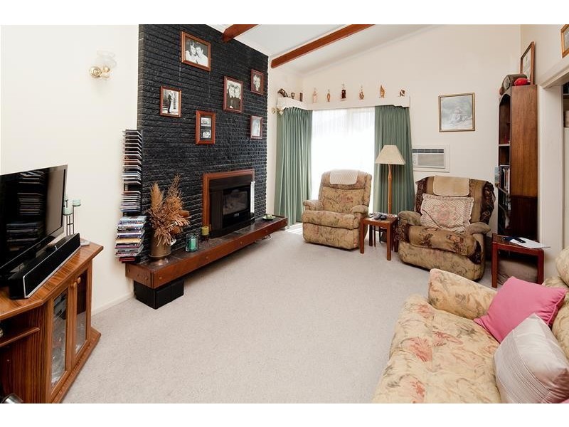 15 Pinewood Avenue, Dandenong North VIC 3175