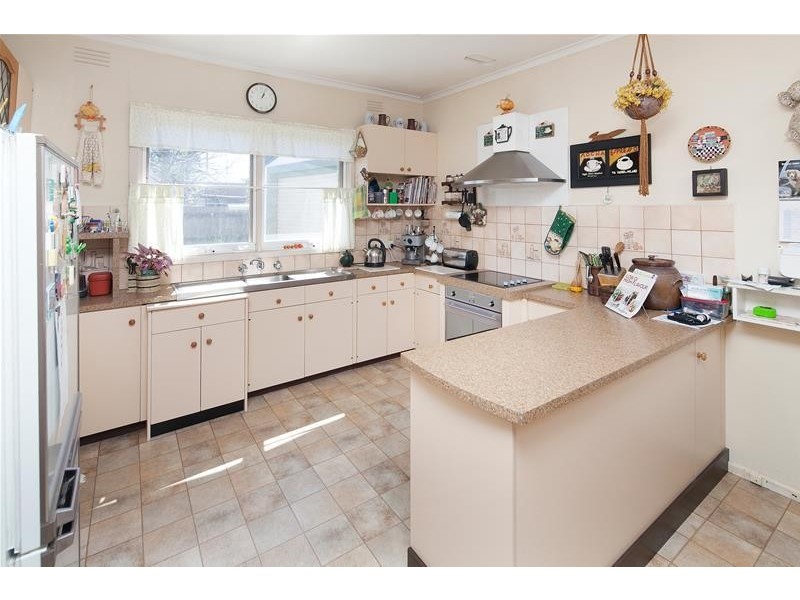 15 Pinewood Avenue, Dandenong North VIC 3175