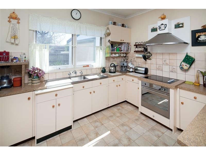 15 Pinewood Avenue, Dandenong North VIC 3175