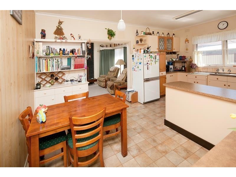 15 Pinewood Avenue, Dandenong North VIC 3175