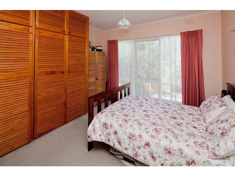 15 Pinewood Avenue, Dandenong North VIC 3175